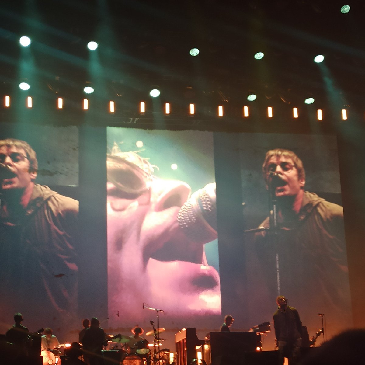 Simone_Dima's tweet image. one of the best moments of my life... @liamgallagher i love you
 #idays #Milano