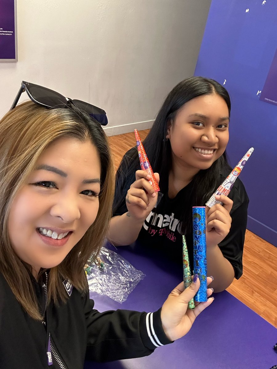 gracewang22's tweet photo. Made 4th of July goodie bags today!! Itโs the most important time of the month! July, here we go! #onemore #ExpressPNW @JamesLeeWW @TylerHouck_NW @AlittleMagenta3 https://t.co/GmPcYB4ExE