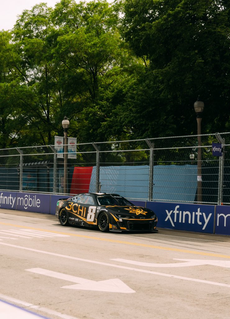 KyleBusch's tweet photo. Pretty monumental day in the city of Chicago with cars running the streets! Great work @NASCAR 👏 Qualified p.18. Tomorrow we get after it #rowdynation https://t.co/0D5zwrY0sY