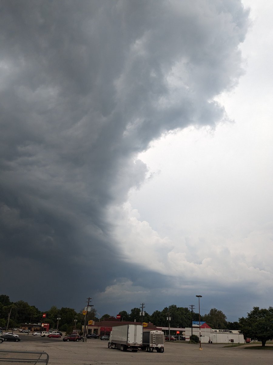 Storm rolling in to Henderson. @Wayne_C_Hart @RonanRhodes