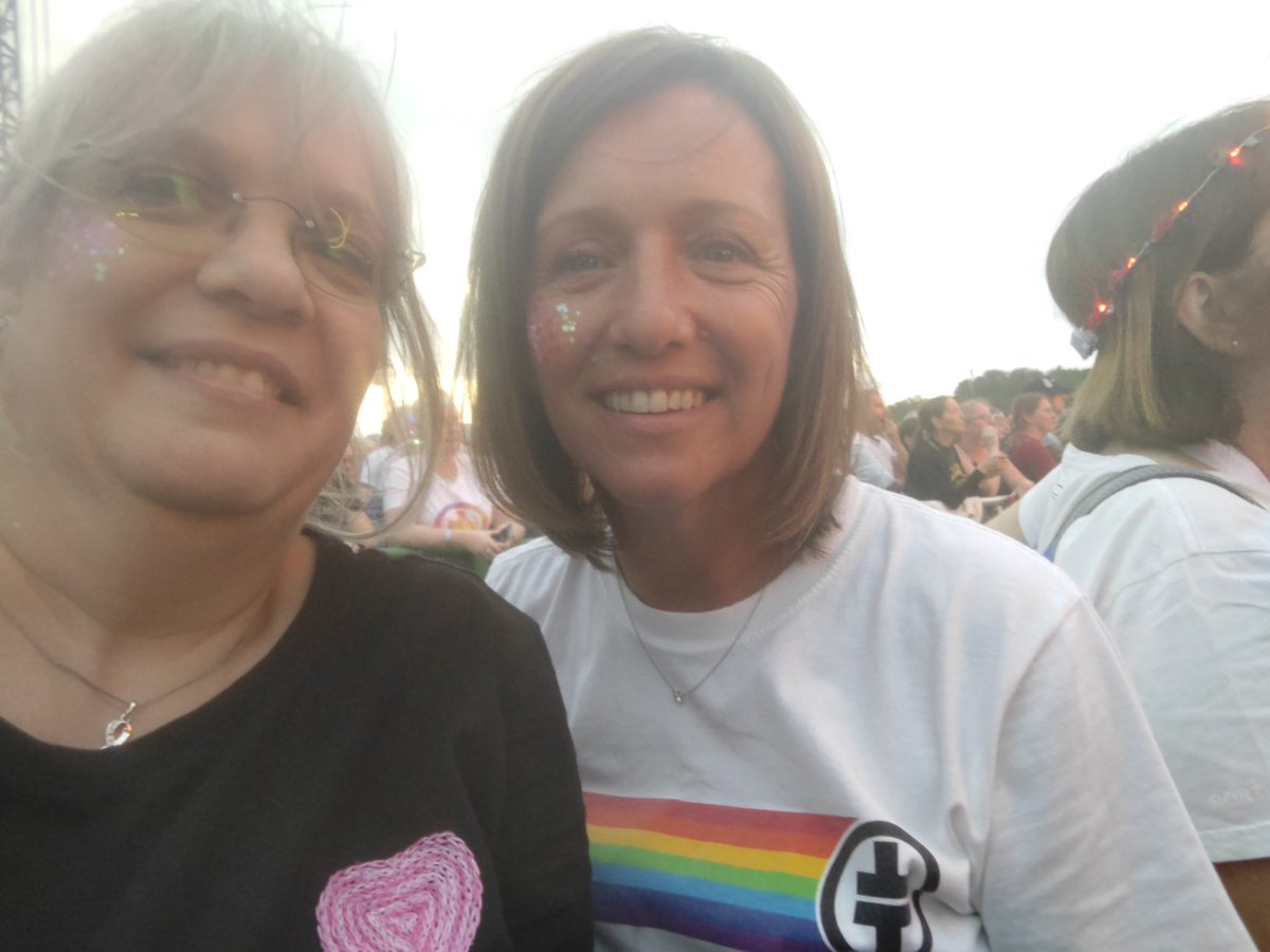 GaryB_Wardrobe's tweet photo. Thank you @GaryBarlow @HowardDonald @OfficialMarkO 
For an amazing day. Great music, great company, new TT friends, the sun shone &amp; we lit the skies, what more can you ask for.  ❤️🥰🥰🥰 https://t.co/s1Vp42mFI8