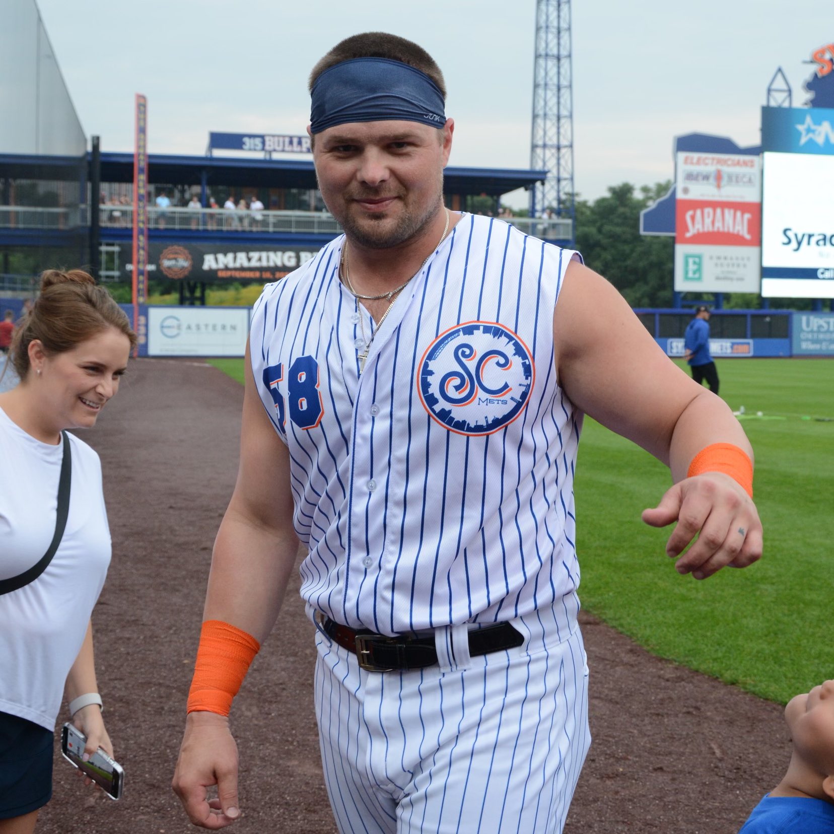 Syracuse Mets on X: Luke Voit in the Salt City sleeveless: taking