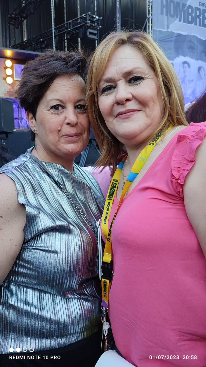 Yolanda23874's tweet photo. @hombresgnet @HombresG @DavidSummersHG @Dani_Mezquita @rafahg @JaviMolinaHG @WallbigbandMuro @Jason_Paradise Y yo lo e pasado como siempre de lujo en primera fila https://t.co/gt6qNj7jj1