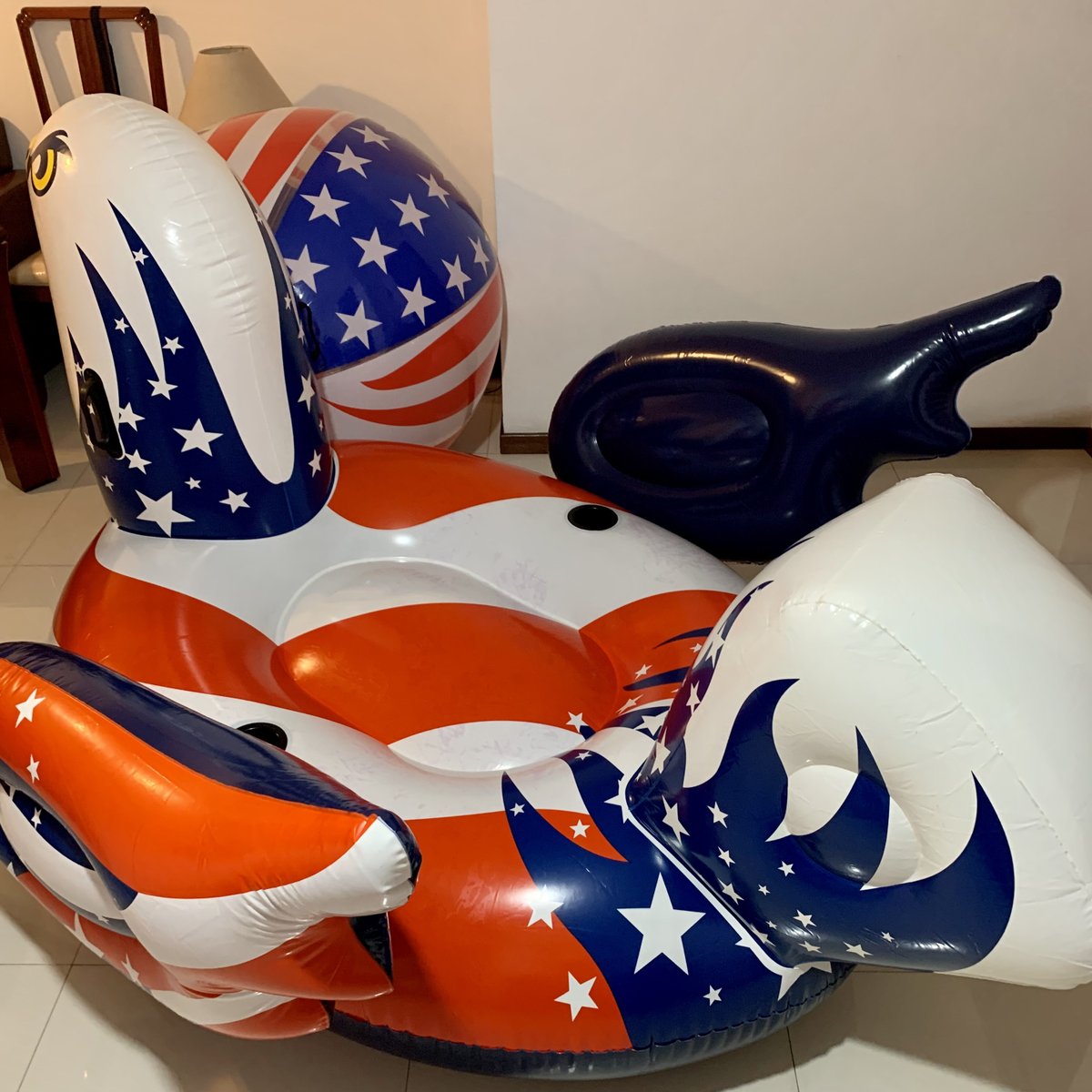 Pkiller661's tweet photo. Happy 4th of July American Friends!!! ๐บ๐ธ๐ฅฐ
.
#4thofjuly #eagle #inflatableeagle #beachball#bigmouth #bestway #costco #eaglefloat #patrioticeagle #baldeagle #firecracker #squeakysaturday #inflatable #inflatables #pooltoy #pooltoys #float #floats #floatie #floaties #floaty #floatys https://t.co/t0RGssDVju