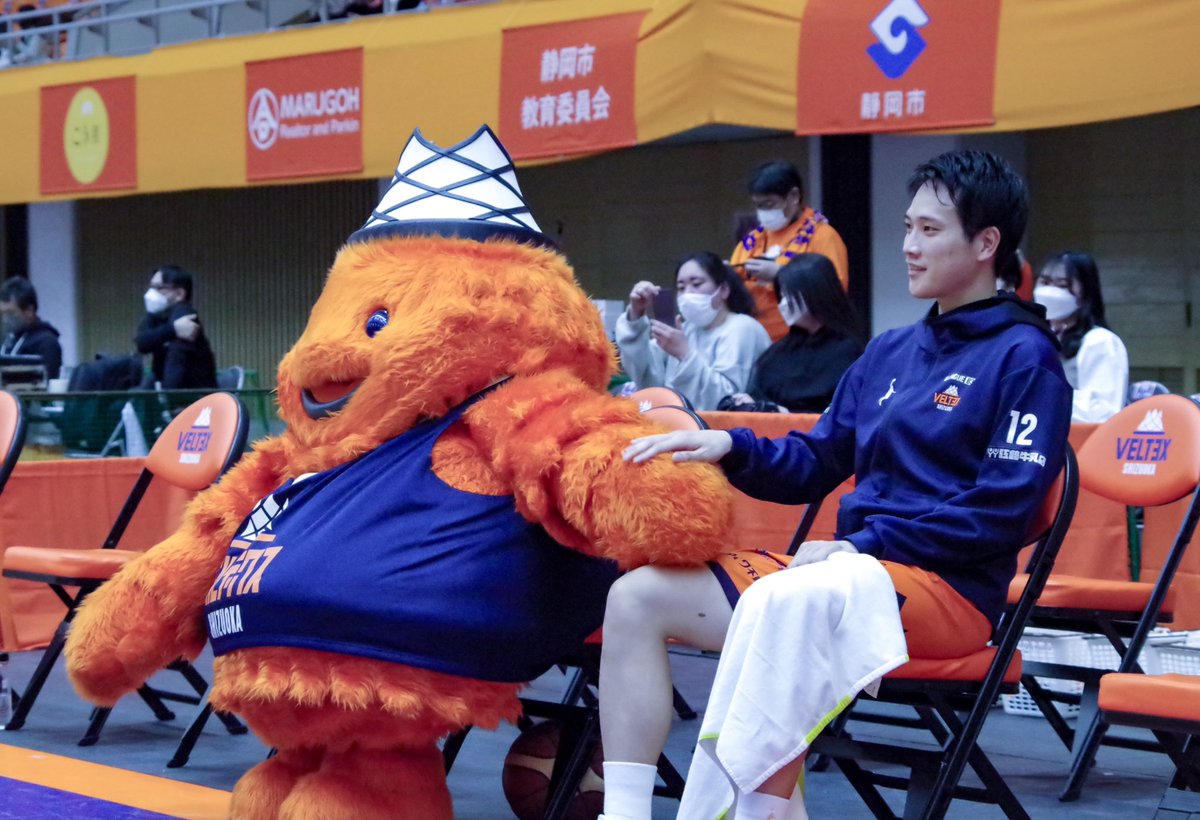 F_O312's tweet photo. 4年間静岡のためにありがとう。
地元静岡で出会えて、応援できて幸せです。
福ちゃんが納得できる道ならどこまでと もついていきます！
これからもよろしくお願いします☺️
ずっと𝐵𝐼𝐺𝐿𝑂𝑉𝐸 𝑌𝑂𝑈𝐻𝐸𝐼です🫶 https://t.co/UgL2zy0P8C