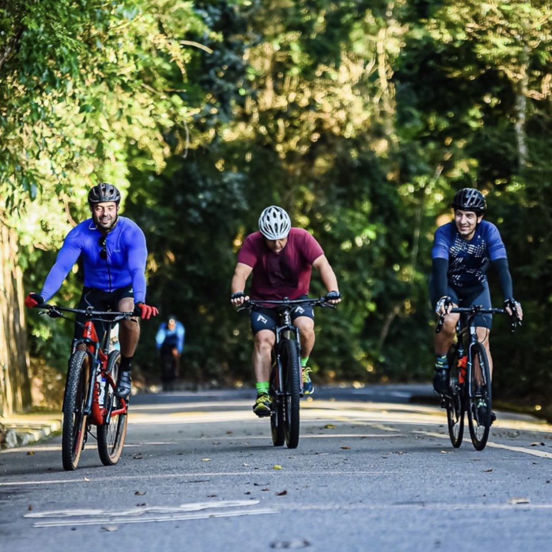 Bikeaospedacos's tweet photo. Sabadão faltou @leandrolaksman na foto! @personalleandroladeira, @pr20ta e eu! #bikeaospedacos #bike #pedal #vistachinesa #borapedalar #semimimi #bikebrasil https://t.co/6eIIBTRQ2v