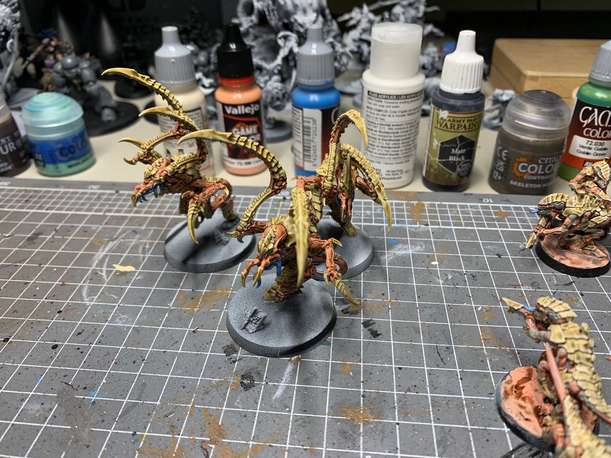 BionicSoup's tweet image. Good few days of painting this week. Almost finished off another 7 termagants and a ripper swarm, and just gotta highlight and base my 3 von Ryan’s leaders. #WarhammerCommunity #warhammer40k #tyranids