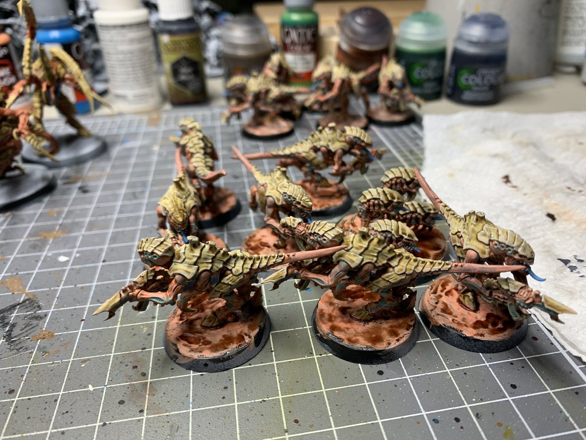 BionicSoup's tweet image. Good few days of painting this week. Almost finished off another 7 termagants and a ripper swarm, and just gotta highlight and base my 3 von Ryan’s leaders. #WarhammerCommunity #warhammer40k #tyranids