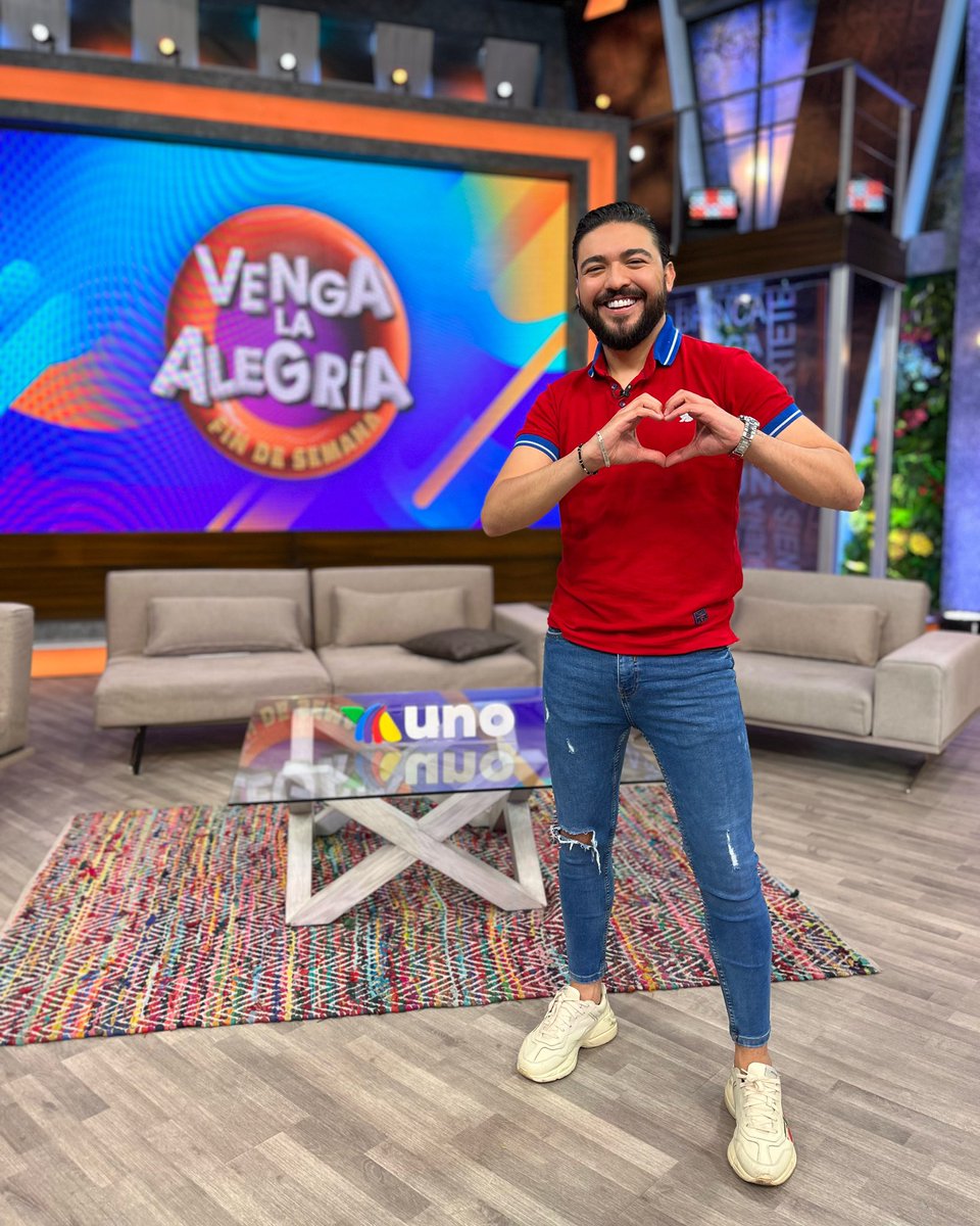 Con todo el gusto de mi corazón les anuncio que oficialmente me integro como conductor de @vengalaalegria “FIN DE SEMANA”. 🥳🙌🏻 #juegaconnosotros 
 
Estoy muy feliz, gracias a ustedes por hacerlo posible, gracias a mi nueva familia, gracias a todos los que creen en mi. 🤩🙌🏻❤️