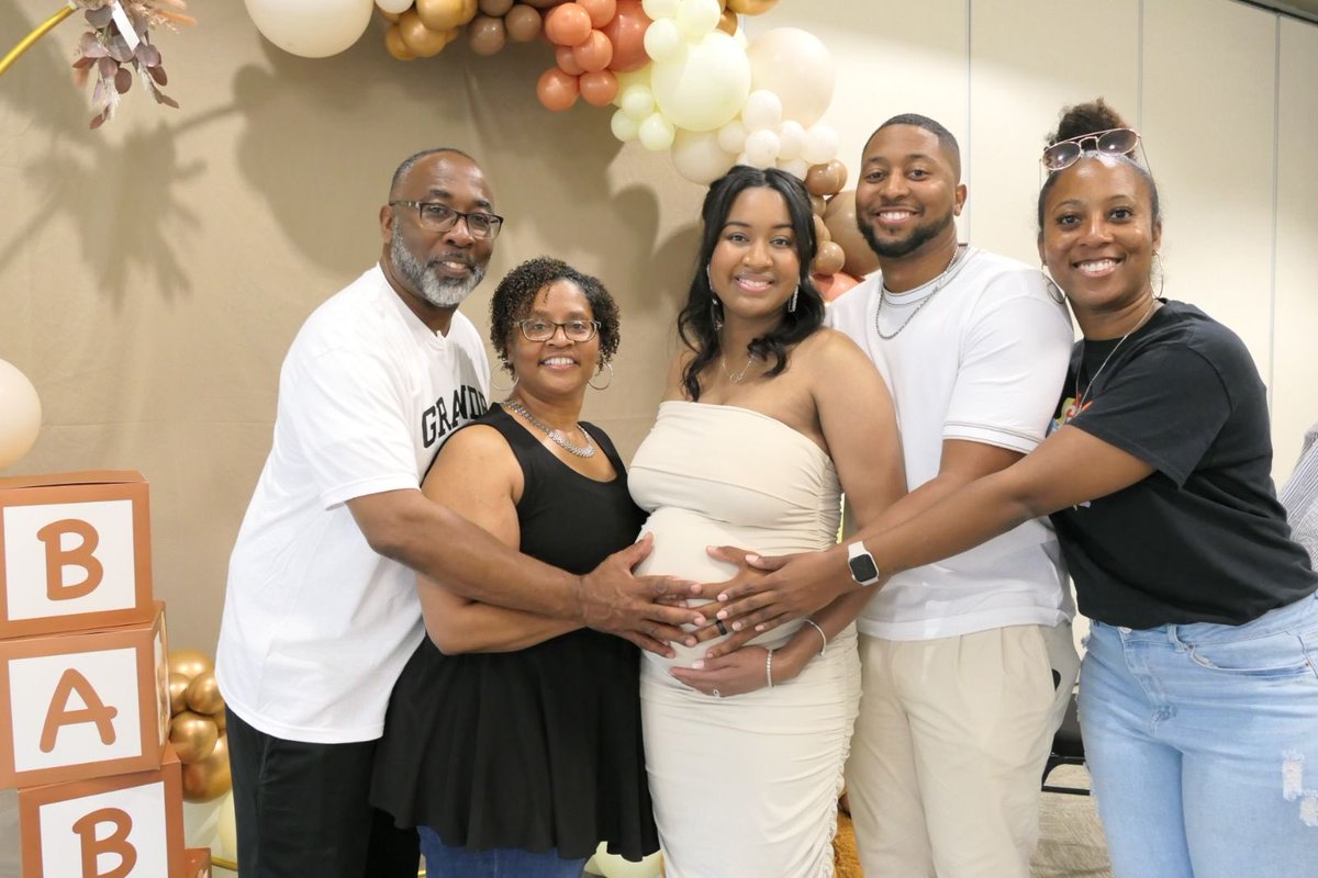 AllenDSmith5's tweet photo. Thank God for my family! https://t.co/fc5QTFh9Lj