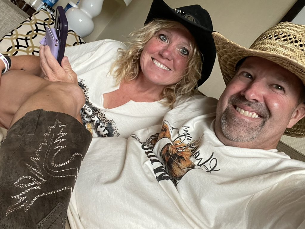karimann's tweet photo. Carly… I 100% appreciate you! We’ve heard of way too many people die in tornadoes and significant weather recently.  So… here we are supporting you from our hotel in Jeffersonville! Call us if you wanna have a drink! https://t.co/HUpbXiHTWe