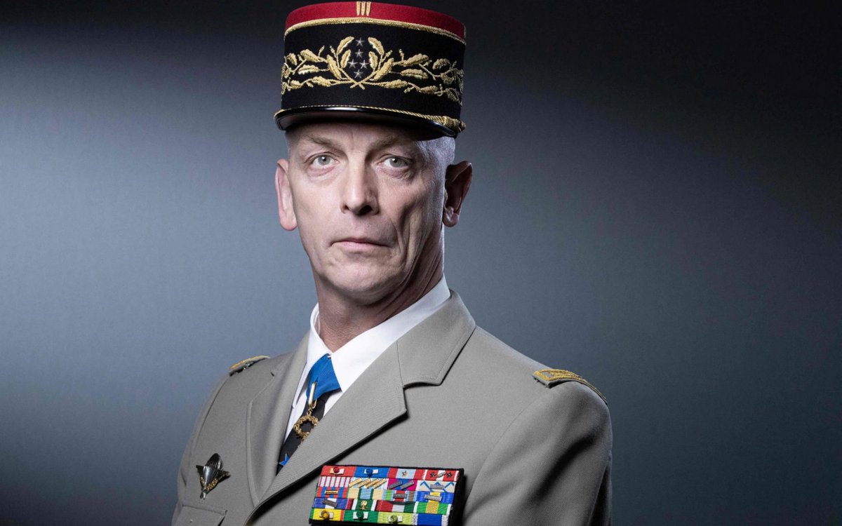 There are unconfirmed reports that certain senior and serving French Military commanders have delivered an ultimatum to #Macron. Restore order within 48 hours or they will. The picture is of retired and highly respected Général Pierre de Villiers a French Aristocrat. A