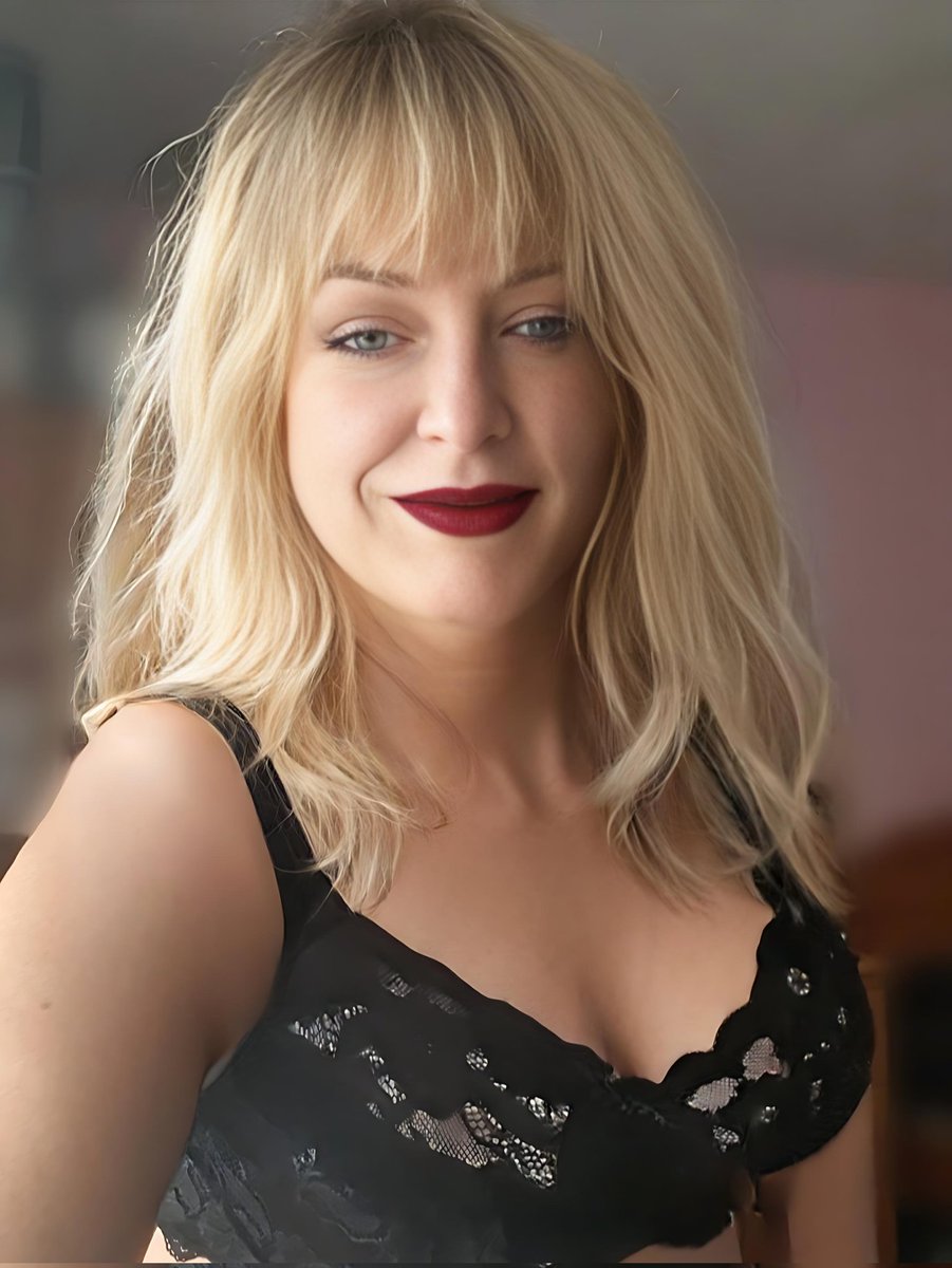 JayDax12's tweet photo. Just a simple black bra with blonde hair today
#trans #crossdresser #blackbra
#cleavage #fullips https://t.co/hgLJetDANt