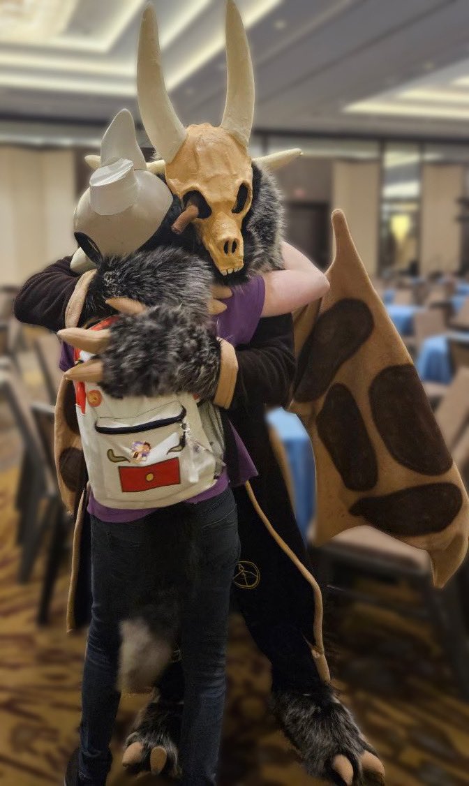 Peyotie_Fandomz's tweet photo. “Dad?? Is..is that REALLY YOU??!”

Father Son bonding reunion during Owl House panel at anthrocon ❤️

#TheOwlHouse #Anthrocon #KingClawthorne #PapaTitan https://t.co/yMk8uTMkV1