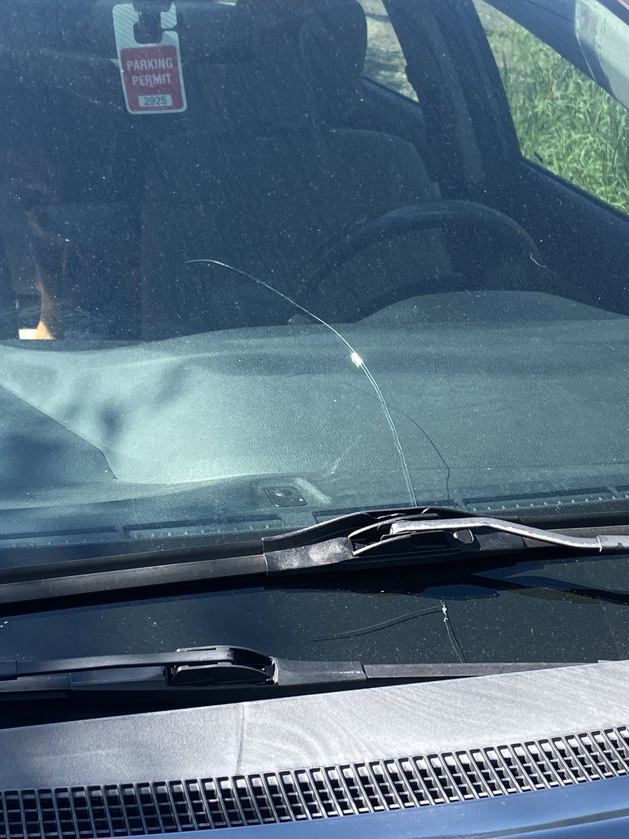 AmantCourtney's tweet photo. A tiny pebble caused this.🥲 https://t.co/so9QGT3Bwa