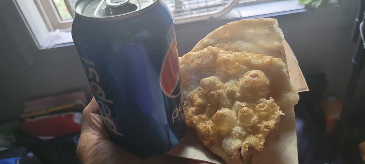 Rusteia's tweet image. Never go wrong with #Frybread and a can of #Pepsi! #rezfood #saturdayvibes 😋🥤🪶