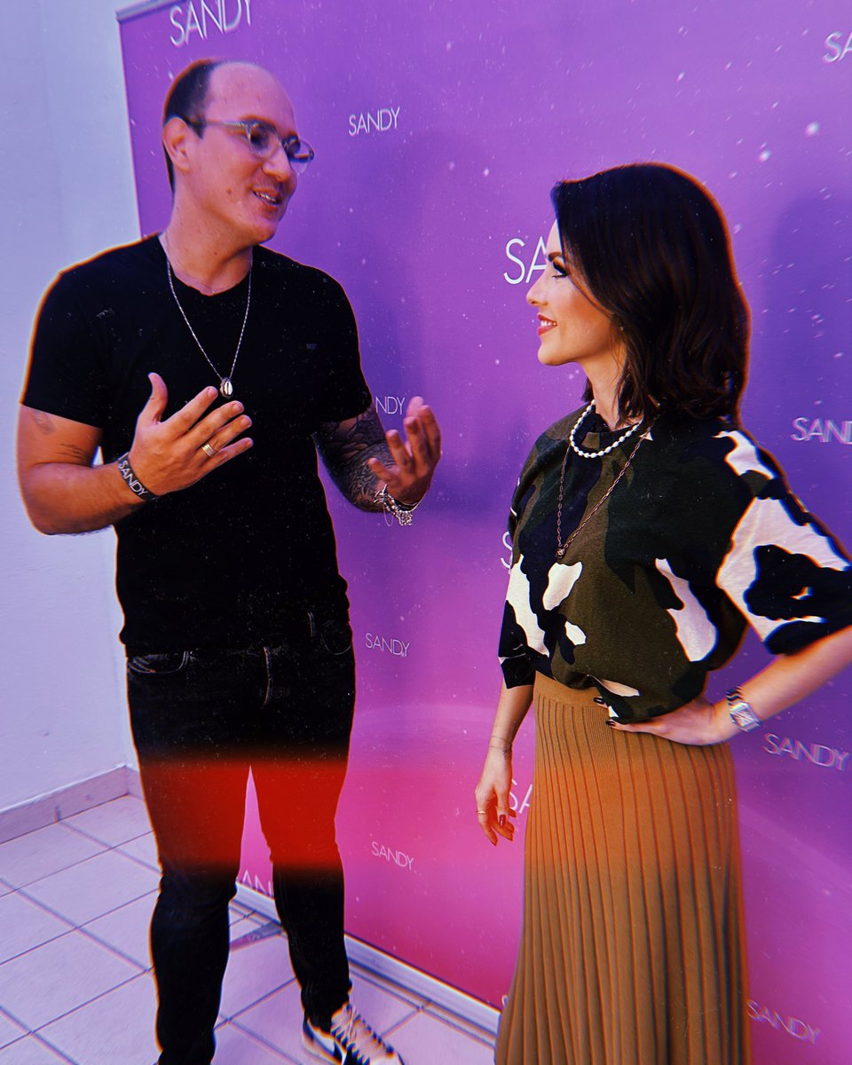 nandoudi6's tweet photo. Com você basta: Estar, Sentir e viver…🎶😍🌷 Assim foi a noite de ontem, recheada de muito amor💜🌷 @sandyoficial 🌷✨SANDY Uberlândia https://t.co/KjfTpHUshN