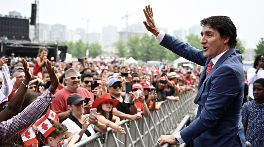 It was a happy Canada Day party earlier today, until a group of Cons marched through the crowd screaming obscenities and waving F*uck Trudeau flags. That’s what Poilievre’s Cons have done to this country. Never forget, never forgive,#NeverVoteConservative