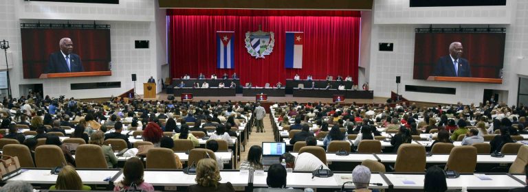 La Asamblea Nacional del Poder Popular publicó hoy, en su sitio web, el proyecto de ley del Código Penal Militar, con el texto se habilitó un correo electrónico (codigopenalmilitar@anpp.gob.cu) para promover la participación ciudadana. #CubaLegisla #DeZurdaTeam