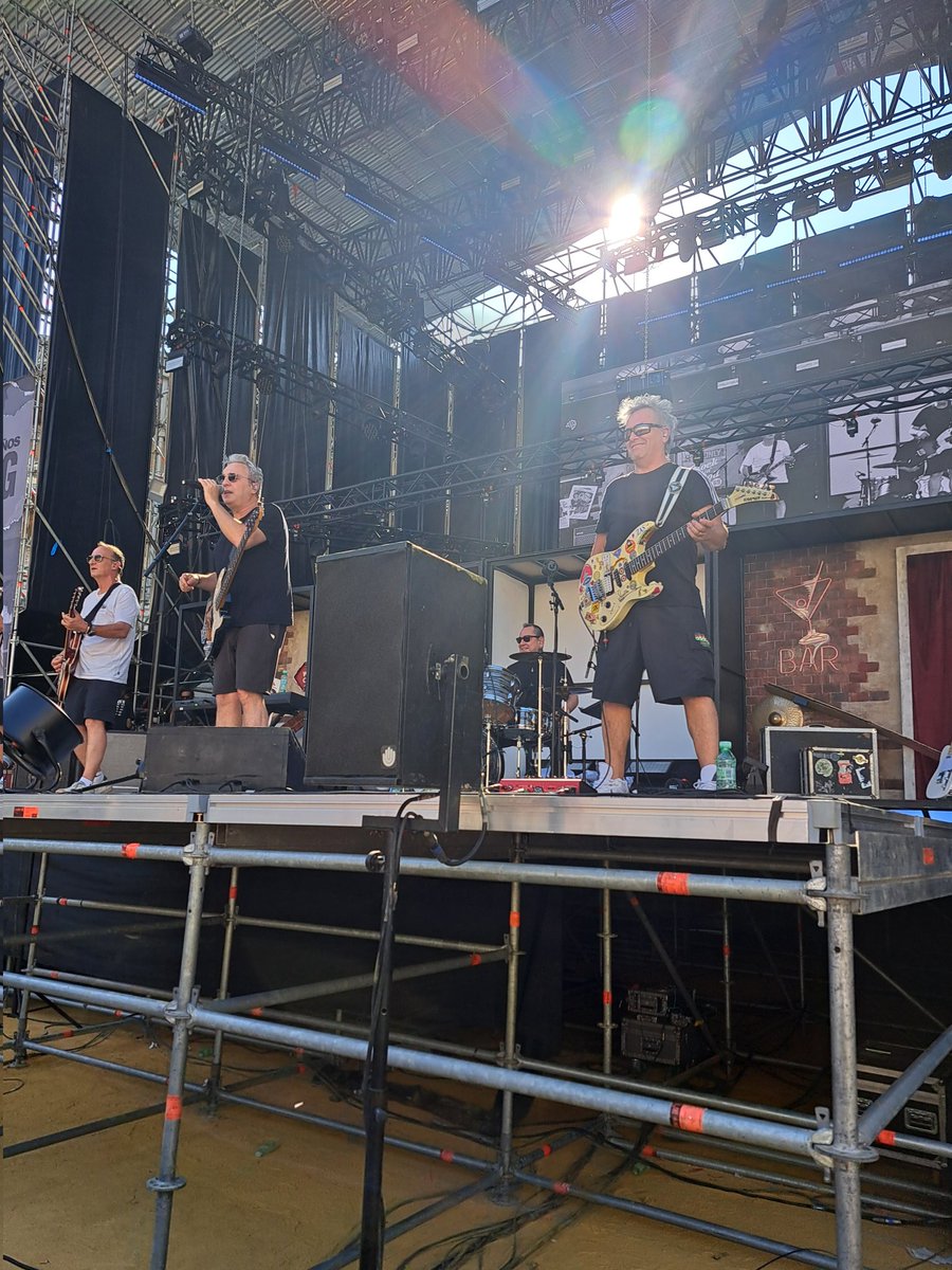 Yolanda23874's tweet photo. Prueba de sonido Granada!! @Dani_Mezquita @DavidSummersHG @JaviMolinaHG @rafahg https://t.co/7ADFZUx6iw
