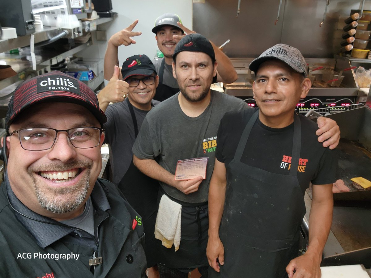 AaronGehrs's tweet photo. Had steller dinner rush, and @JoeDeNova took down an atl tonight for jumping to any station that needed help. Thank you for hard work. @chilislove @swh7668 @ChiliheadEmily @Chilis https://t.co/3qHmDoXflE