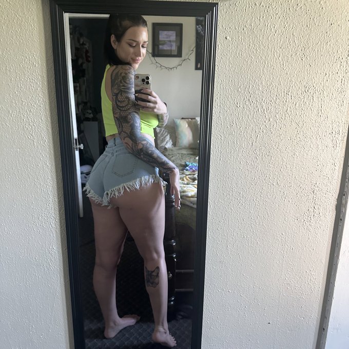 THESE SHORTS ARE 😩😩😩😫😫😫🤯 https://t.co/PBSnWHRDi9