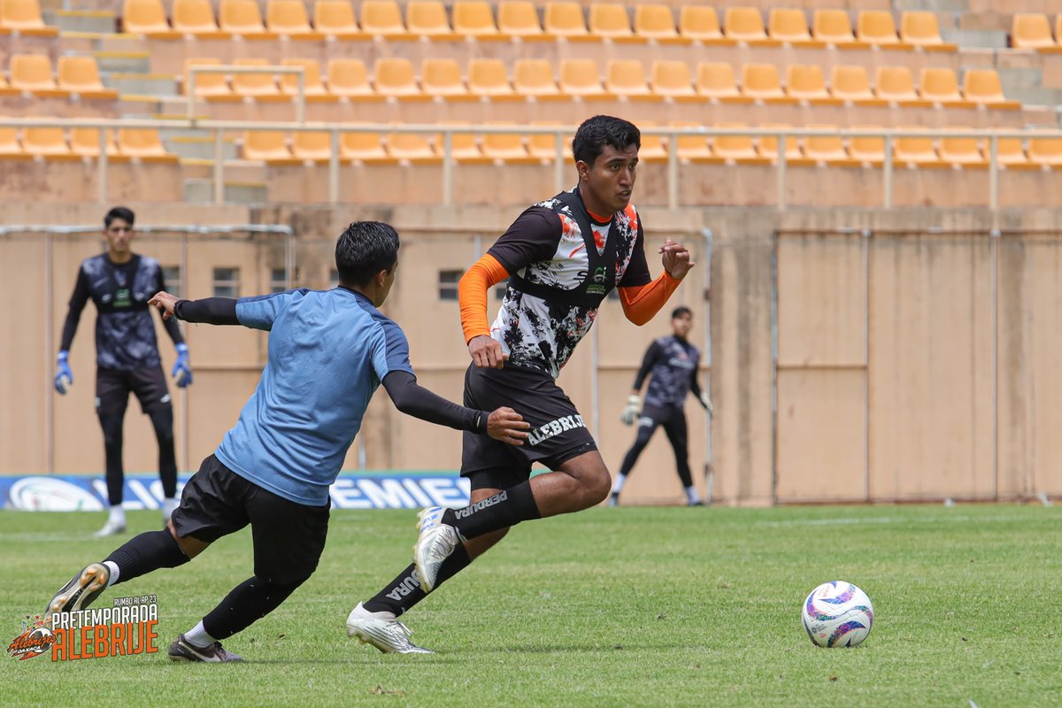 ⚽️📷| Después de 15 días de Pretemporada, tuvimos nuestro primer ensayo de preparación frente a @racingfcpp, a seguir trabajando 👊🏼

#AlebrijesEsOaxaca💚🖤🧡
#JuntosXLaT3rcera⭐️⭐️🏆
