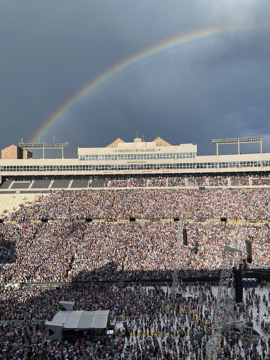 No caption needed 🌈🦬💛🖤 <a href="/deadandcompany/">Dead & Company</a> <a href="/CUBoulder/">CU Boulder 🦬</a> #CUBoulder #Boulder