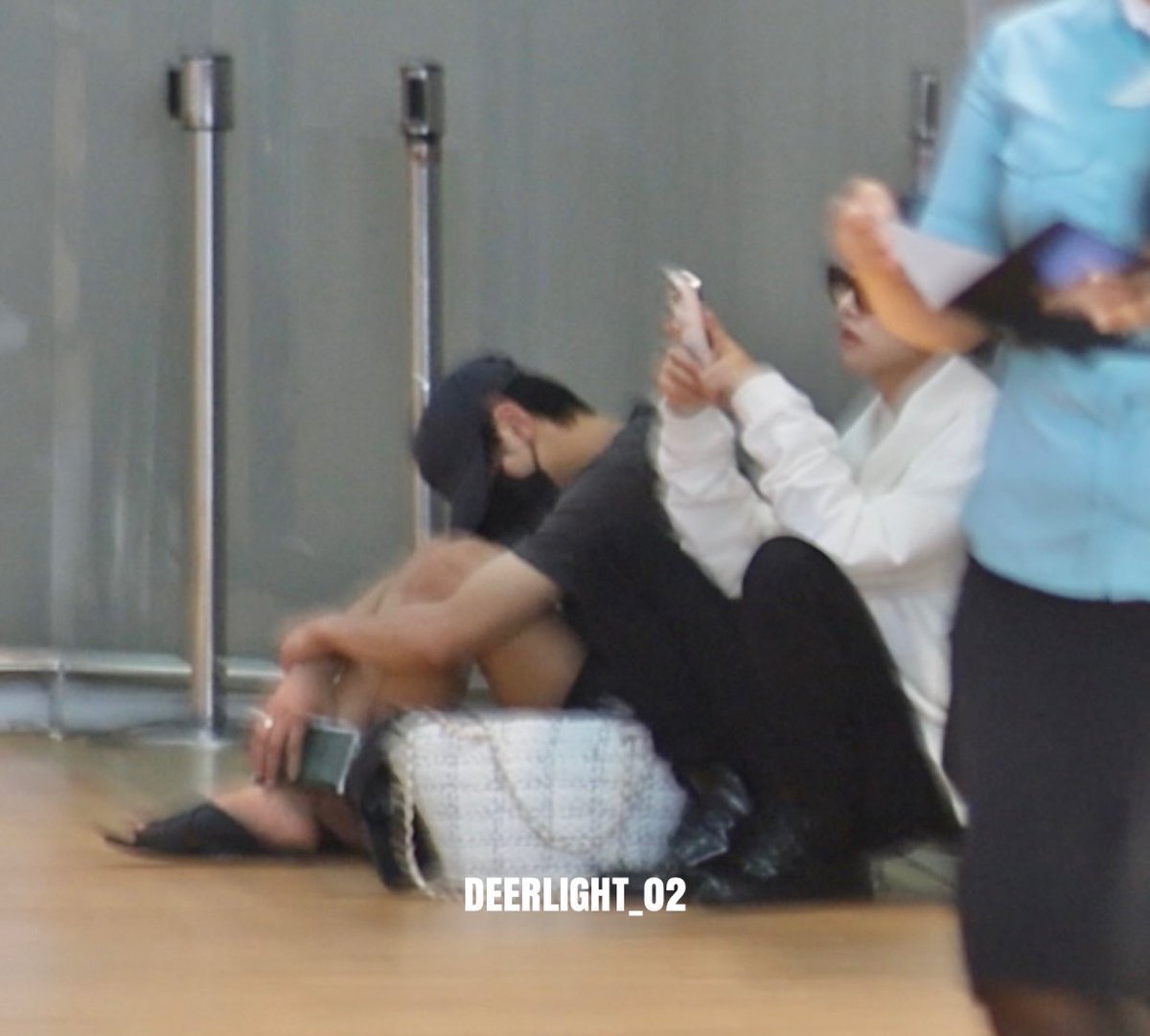 fsisluv66's tweet photo. Haechan look so tired 😢. 

Have a safe flight baby 🤍. https://t.co/oVnYbt9X2j