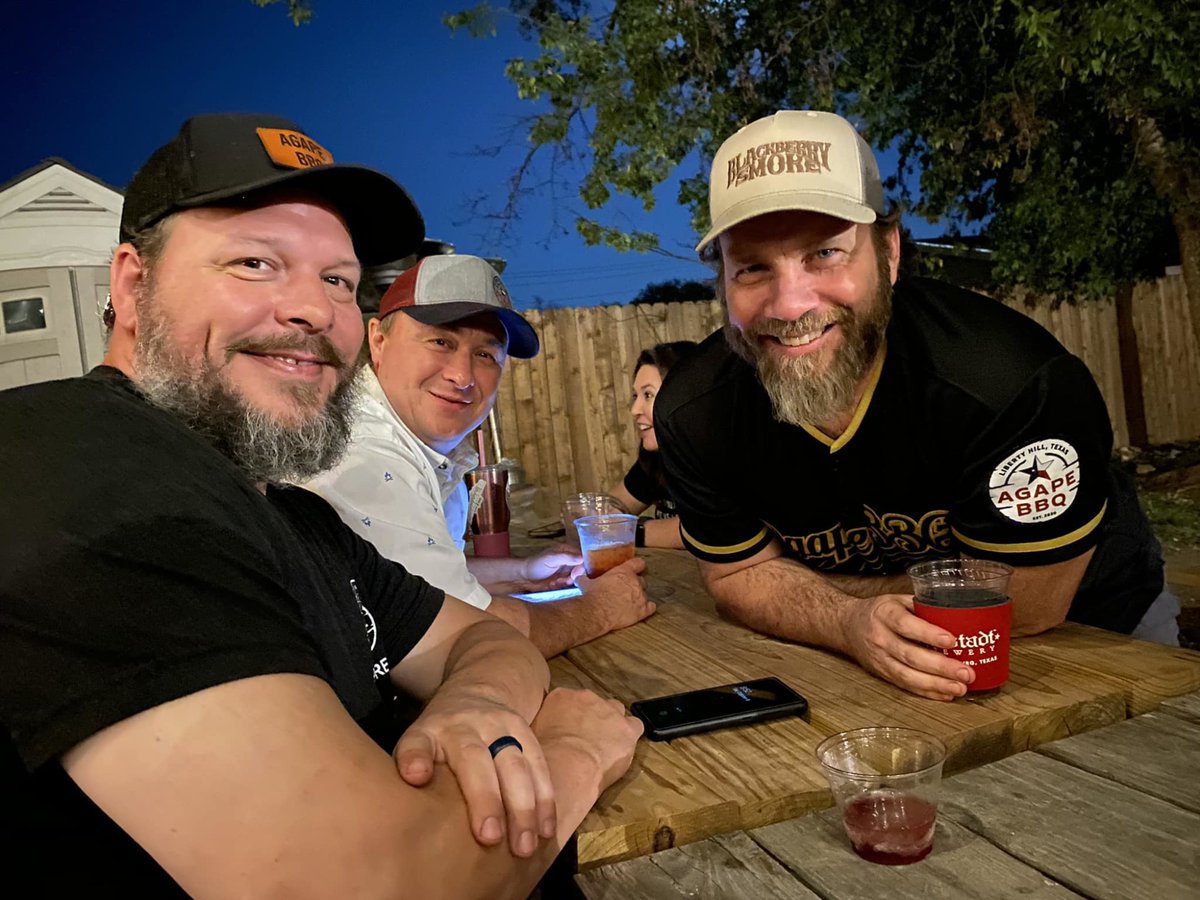 AgapeBbq's tweet photo. Family owned, friendly service and great food! #downtownlhtx https://t.co/aqtGzdesPc https://t.co/4K8YMQxeN3