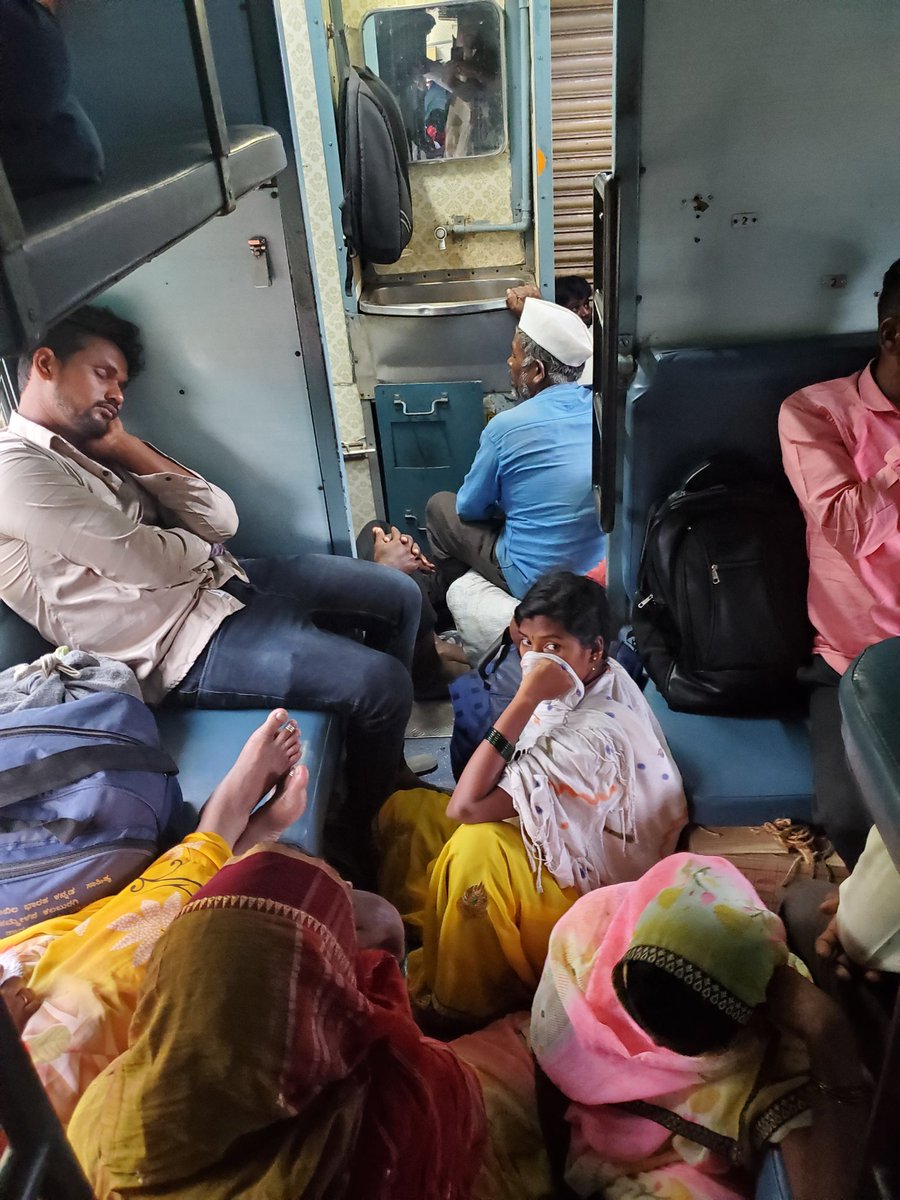 kulmanju's tweet photo. Todays morning(2nd July 2023) situation in 17308 basava exprs.train late by 1.5 hours,No TT has come to check the https://t.co/vlp2L0GspQ place to step out.even for toilet
@rlyhydka 
@DrmSolapur @AshwiniVaishnaw 
@SWRRLY 
@PriyankKharge 
@prajavani
@the_hindu https://t.co/22ssW2SQgb