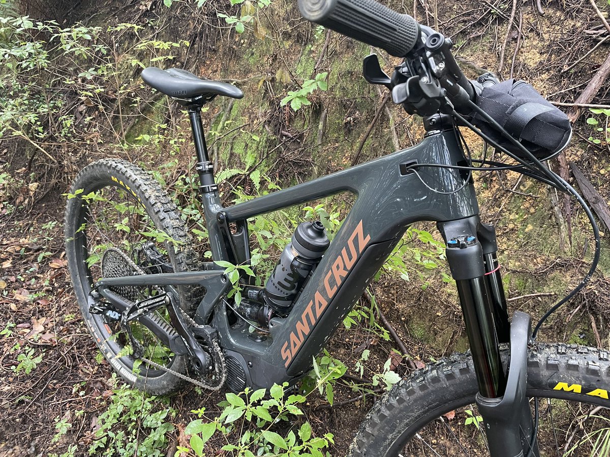 koichiwada's tweet photo. 雨上がったから、マウンテンバイク来たのに、バッテリー切れで泣いてる( ꈨຶ ˙̫̮ ꈨຶ ) https://t.co/nXHLuDtAmj