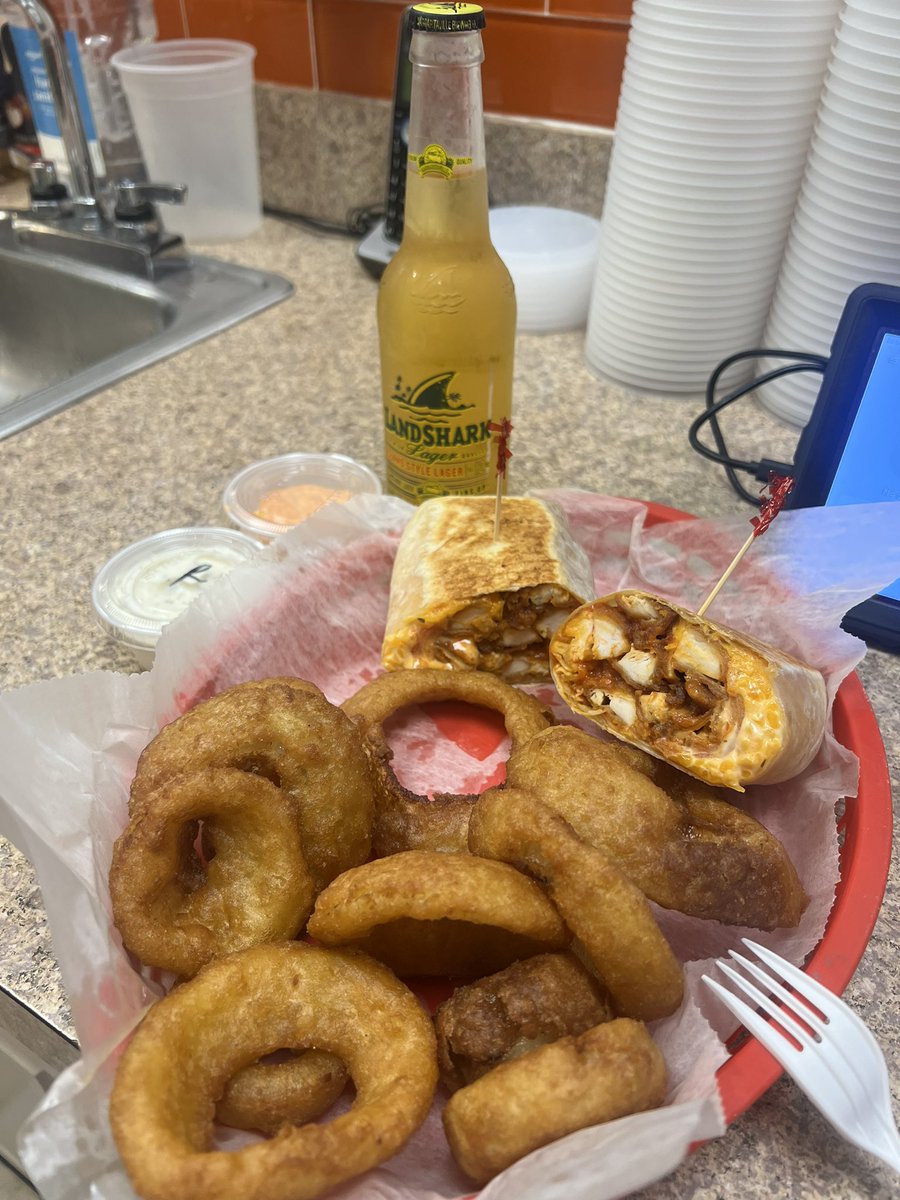 JBruno81's tweet photo. Late night dinner at work after my shift #BuffaloChickenWrap &amp; Beer Battered Onion Rings #MrWraps #HobokenNJ #TheBest #MoreThanWraps https://t.co/3MGckx3gLt