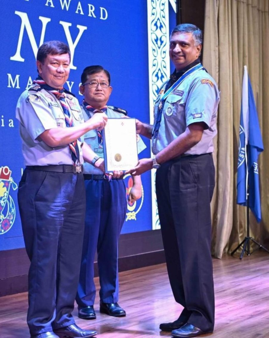 prepobu's tweet image. PAST PREPITE CONFERRED INTERNATIONAL GOLD AWARD FOR SCOUTING
Distinguished Past Prepite &amp;amp; Chief Commissioner of the Sri Lanka Scout Association Attorney Janaprith Fernando was conferred the International Friendship Gold Award by the Scout Association of Malaysia, recently.