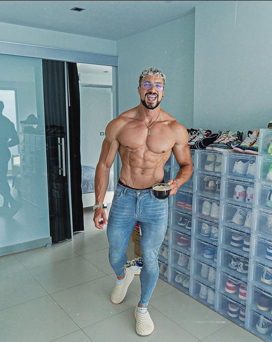 Hilo sobre Jo Linder o Joaesthetics

No se si sabían pero, un influencer fitness llamado Joe Linder, alemán, falleció esta mañana por (según su novia) un aneurismo.

Como podrán ver a millas de distancia Jo era usuario de esteroides anabolicos.

¿Qué le pasó realmente a Jo?