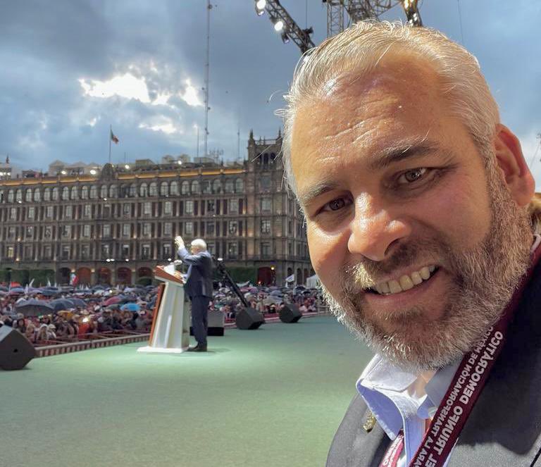 ARBedolla's tweet photo. Estuvimos presentes durante el discurso histórico que dio nuestro presidente, Andrés Manuel López Obrador (@lopezobrador_), ante cientos de miles de personas en el Zócalo. Celebrando el quinto año del triunfo democrático del pueblo de México.
#HonestidadyTrabajo https://t.co/spTv9fo8Oz