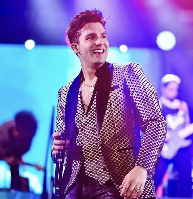 amordolubs_'s tweet image. Luan Santana provando que tá envelhecendo como vinho, olha esses topetinhos 🤍🤏🏻