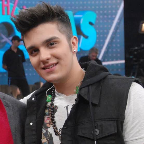 amordolubs_'s tweet image. Luan Santana provando que tá envelhecendo como vinho, olha esses topetinhos 🤍🤏🏻