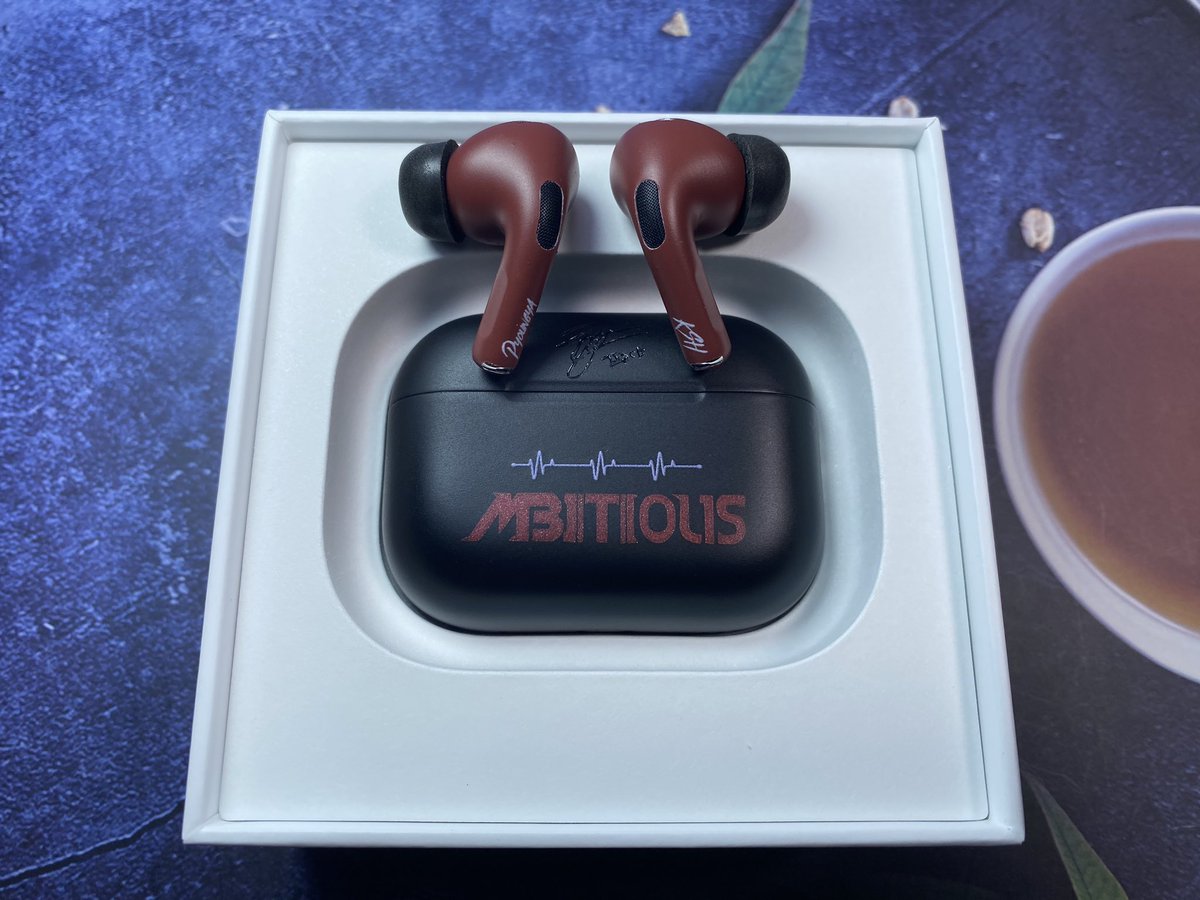 It’s Pyoungya’s Day!

Here’s his customised AirPods which one of our admins will try to give to him at the fan sign next weekend. We hope to see him make good use of them listening to music and practicing. 

Happy birthday our Pyoungya 🩵