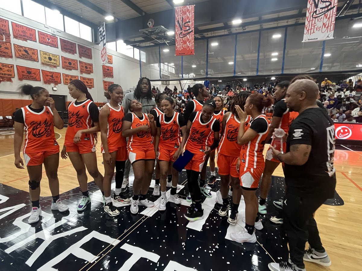 So proud of my group! Thank you to <a href="/NikeChicaqo/">Nike Chicago</a> <a href="/Jumpman23/">Jordan</a> and everyone who was involved in putting this wonderful project together! It was amazing!! It was an honor to participate!!! See you in the Fall…
#NightmaresOnBlackstone are #WinningOnBlackstone