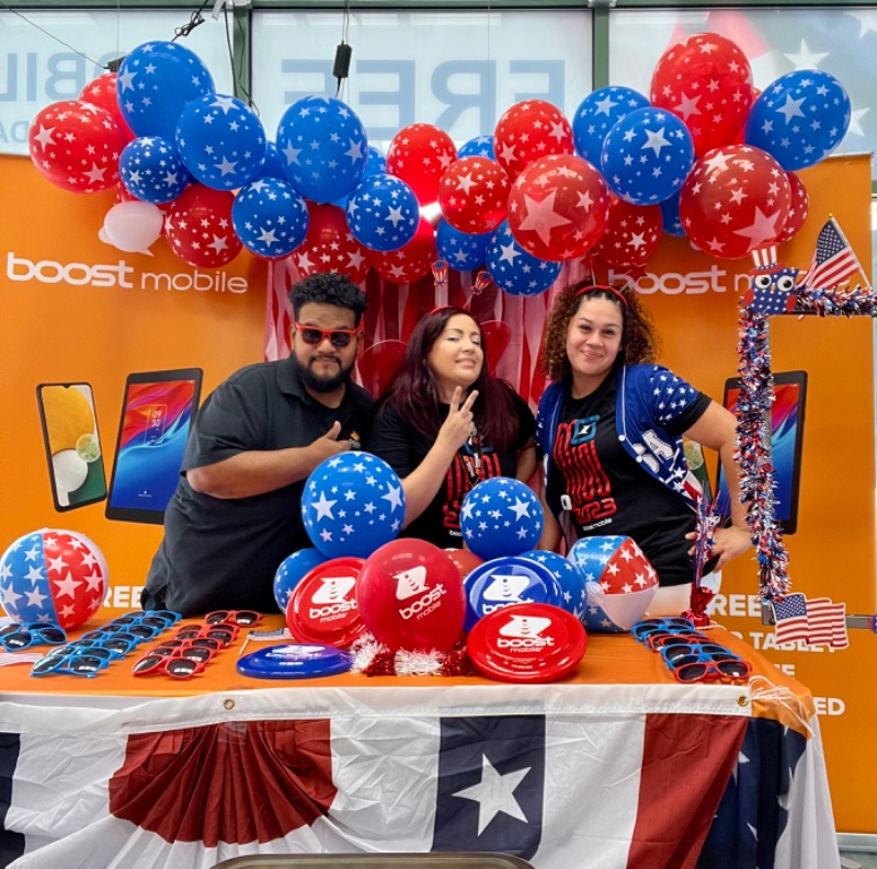 boostmobile's tweet photo. πΊπΈβ¨ Let's Paint the Town #RedWhiteandBoost! π Visit your local Boost Mobile store to join in on the holiday fun! πΊπΈ https://t.co/CBRuEOGro7