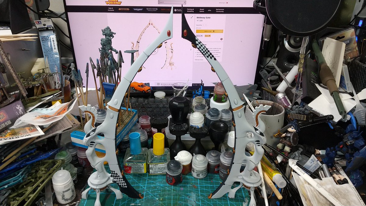 in22yGsFqI3SMYk's tweet photo. 昨日のなんばストアで行われた大型モデルペイントコンペの為にウェブウェイゲートを作っていました
想像の1.5倍巨大なせいで置き場所に困りますね
10版になって壊れるようになった挙げ句ポイントも激増したので実際に使うかは不透明です
#warhammer40k
#ウォーハンマー
#webwaygate https://t.co/4hu9bpaluP