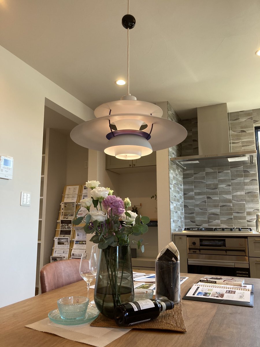 kDiuj9Dwr26jopW's tweet image. マスターピースと
呼ばれるのにも
納得の美しさ
PH5

#nft
#PH5
#ピーエイチファイブ
#ルイスポールセン
#クラシックホワイト
#ポール・ヘニングセン