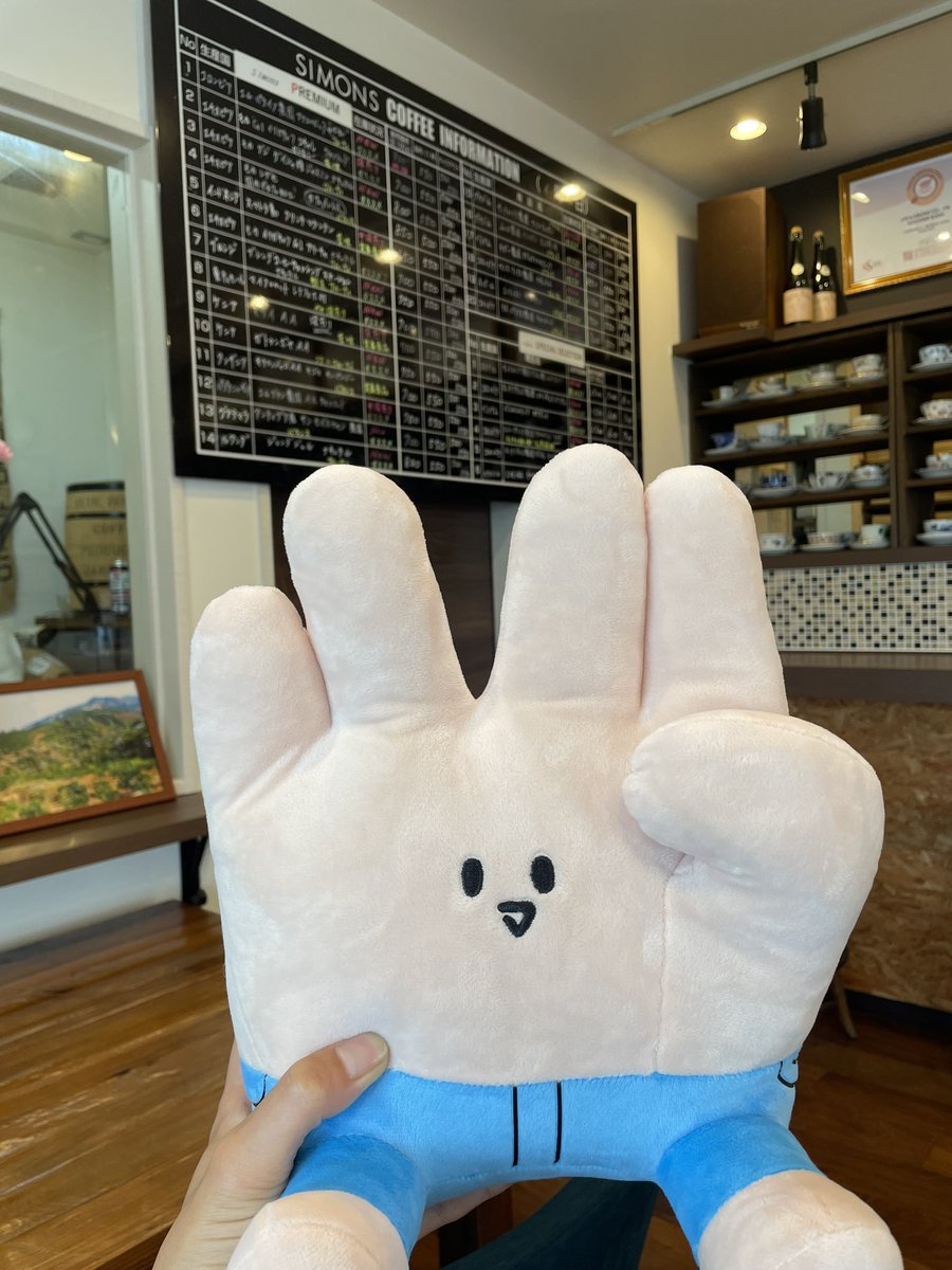 akashingou0330's tweet photo. SIMONS COFFEE！
近所にこんなオシャレなとこあったの知らんかった…🥺
りょうくんありがとう😊

#東海オンエア
#SIMONSCOFFEE
#旅行の旅山口県編 https://t.co/ilE6g0Wgc1