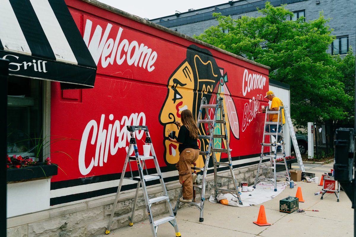 RightWaySigns's tweet image. We painted this wall back in 2015 to celebrate the @NHLBlackhawks Stanley Cup Championships - today we updated the mural at The Palace Grill (1408 W. Madison) to welcome the future of the franchise, #1 pick of the 2023 @NHL Draft, Connor Bedard.