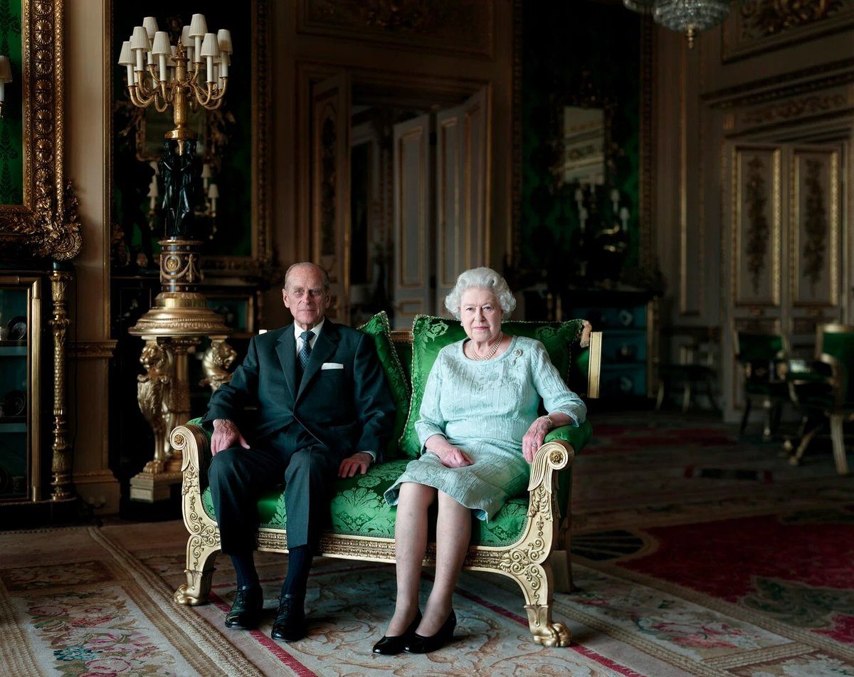 #ThomasStruth photograph ‘Queen Elizabeth II and The Duke of Edinburgh, Windsor Castle’, 2011, is now on view as part of🤗🤗🤗 HomeImprovement RenovationInspiration DesignInspiration RoomDesign #officedesign #Halloween2019 #HistoricArchitecture  
Original: Tatintsian