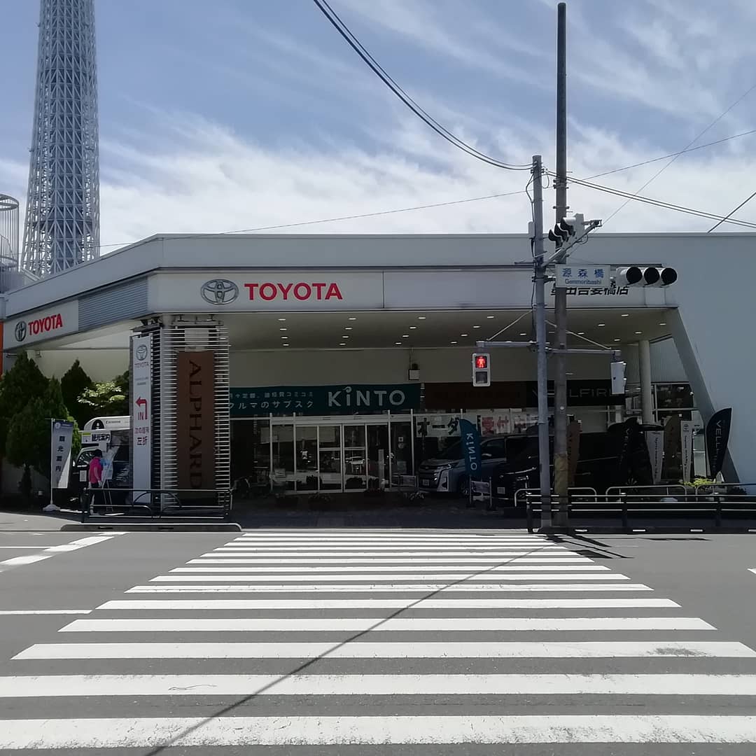 sumidapromocar's tweet photo. 昨日の雨が嘘のように晴れ上がった
日曜日。トヨタモビリティ東京
墨田吾妻橋店に来ております。
近くのそよ風広場では、友好都市
物産展やってます。暑さにマケズに
お出かけください！ https://t.co/X0RoRoslZI