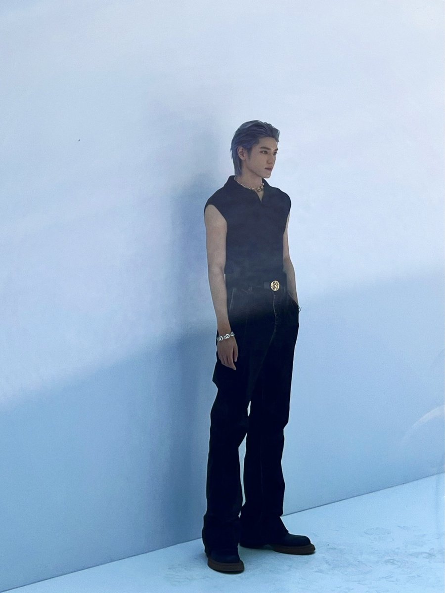 NCTsmtown's tweet photo. #TAEYONG 💚 @LoeweOfficial 

#태용 #NCT #NCT127
#TAEYONGxLOEWE #LOEWExTAEYONG
#LOEWETAEYONG
#LOEWE #LOEWESS24 
#TAEYONGtoLOEWEPFW24
#LOEWESS24xTAEYONG https://t.co/m1G6KuVzln