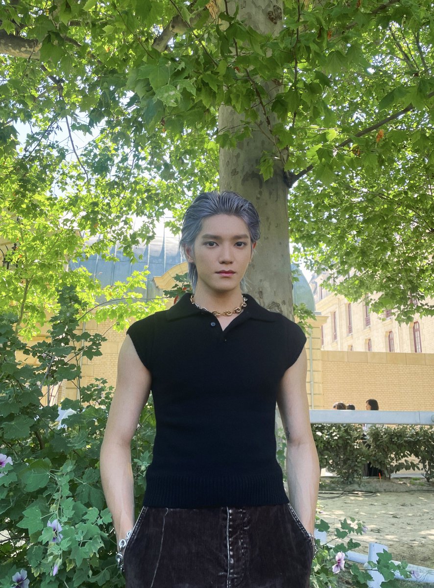 NCTsmtown's tweet photo. #TAEYONG 💚 @LoeweOfficial 

#태용 #NCT #NCT127
#TAEYONGxLOEWE #LOEWExTAEYONG
#LOEWETAEYONG
#LOEWE #LOEWESS24 
#TAEYONGtoLOEWEPFW24
#LOEWESS24xTAEYONG https://t.co/m1G6KuVzln