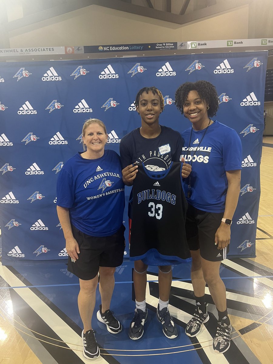 AvaAAndrews15's tweet photo. I am blessed to receive another D1 offer by @honeyb14 at University Of North Carolina Asheville. Thank You for this opportunity!!
#3rdoffer
@NPHSLadyHoops
@SoutheastAStars
@BrandonClayPSB
@JaeJones_iebbt
@SandysSpiel
@KyleSandy355
@UNCAvlWBB
@ISlaughter_23
@coach_bigott https://t.co/83mM0lLNW0